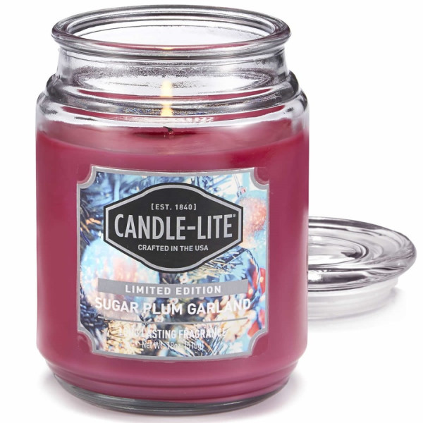 CANDLE LITE Svíčka SUGAR PLUM GARLAND 510 g